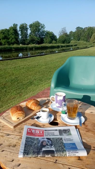 Au pont tournant - A 30m de la Voie bleue - Table dhôtes