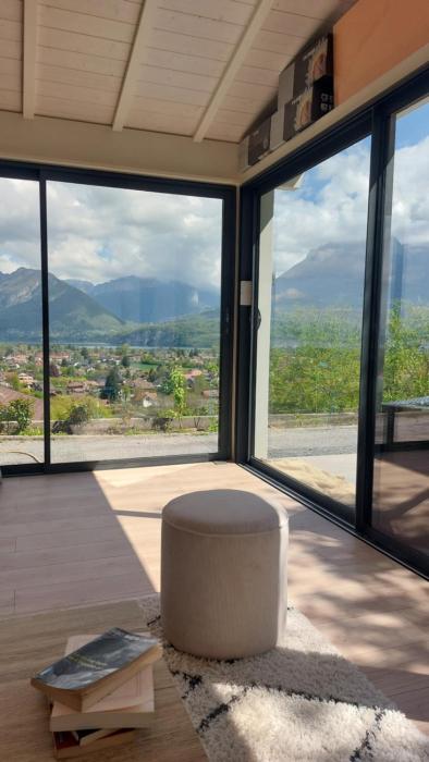 La Soldanelle vue lac et montagnes