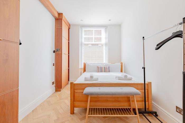 Luxurious 3BD Flat on Kings Road Heart of Chelsea
