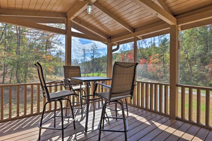 Private Mountain Creekside Cabin, with Hot Tub