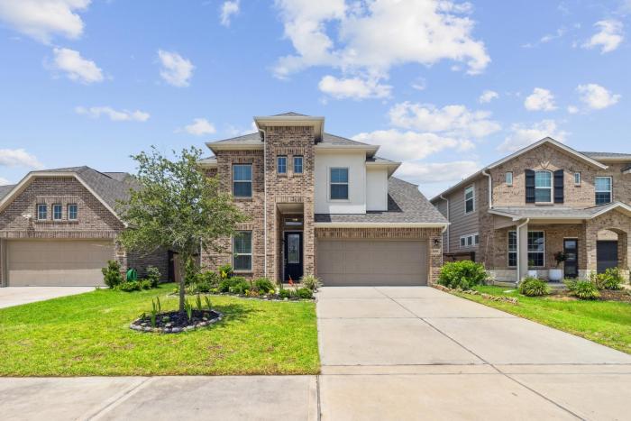 Luxury 4BRS-3Baths Home, King Bed & Private Gym