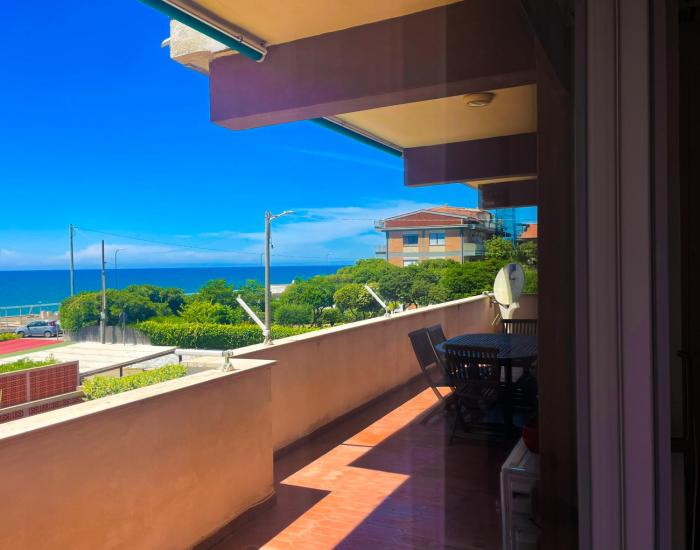 MIRA IL MARE Seaview Apartment - Sunset Lovers Spot - 50m from the Beach LAVINIO MARE
