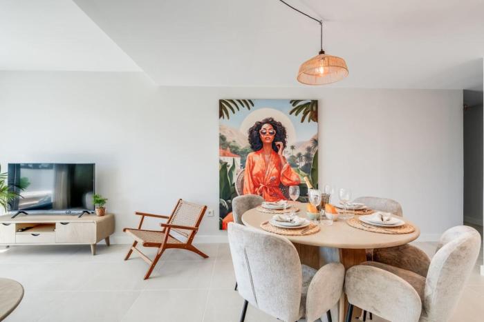 Ultimate Rentals - Stylish Apartment with Great Views in Aranya