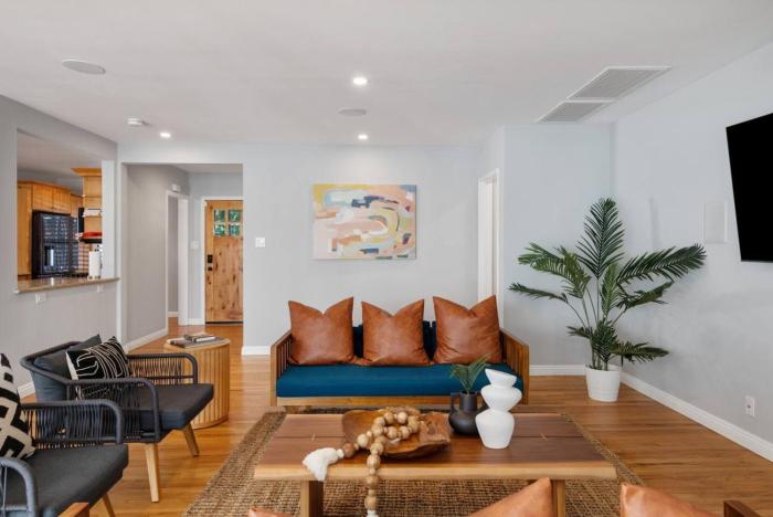 Splash Haven-Heated Pool-Huge Living Area-Sleeps 8