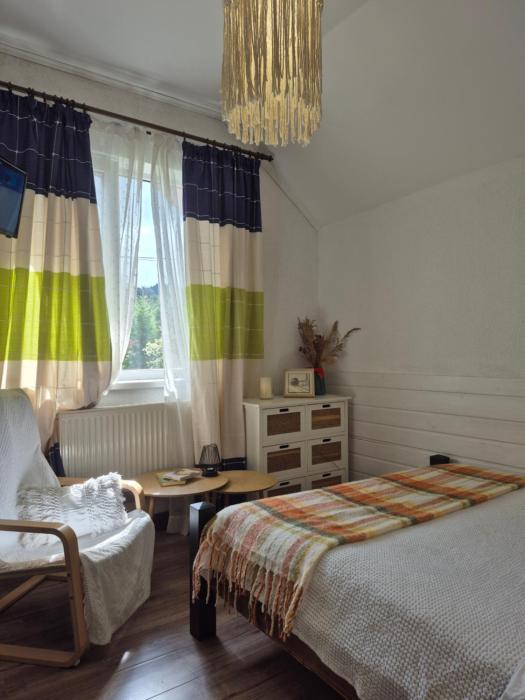 Захарова Оселя БАСЕЙН на території є Чан - Джакузі