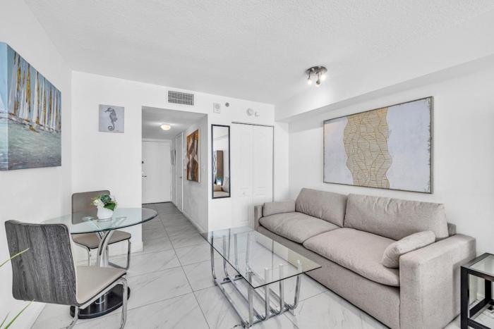 Central Unit in Heart of Brickell