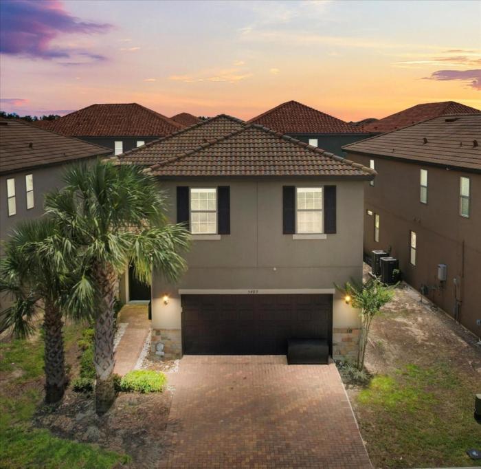 5 Bedrooms 4 Bathrooms Solterra 5489Mo