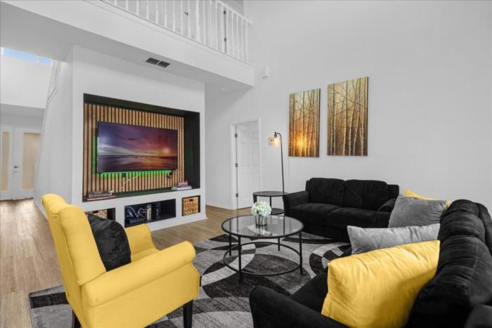 5 Bedrooms 35 Bathrooms Sunset Lakes 2943 Sv