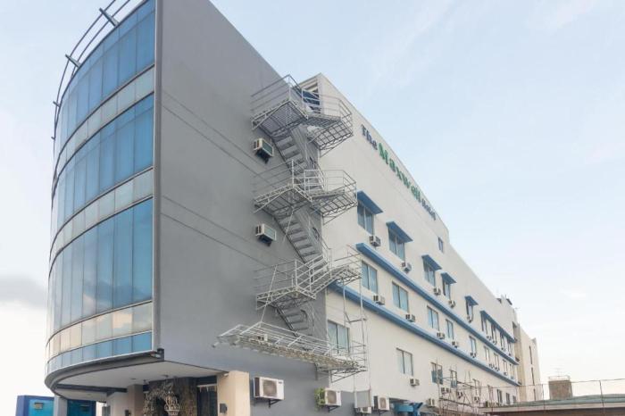 OYO 187 The Maxwell Hotel