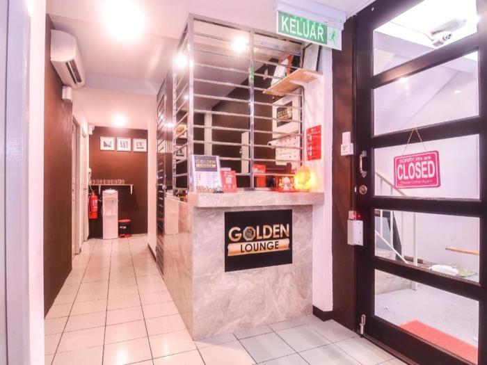 Super OYO 89465 Golden Lounge
