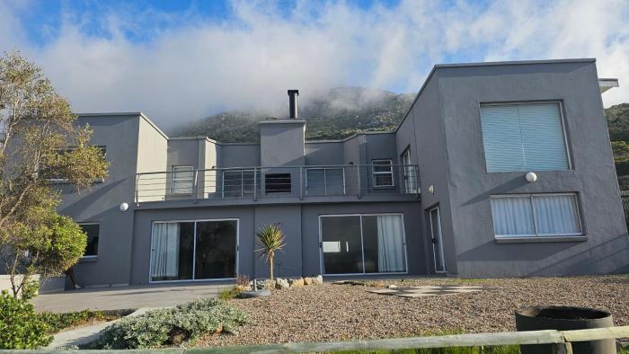 Hout Bay Lookout - Bay & Mountain Views