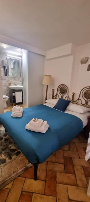 Domus next Campo deFiori with thermal shower