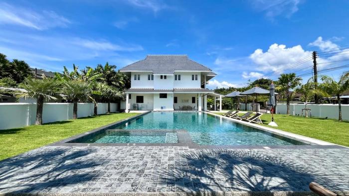 Khaolak Pool Villa with 16m Pool and 3BR