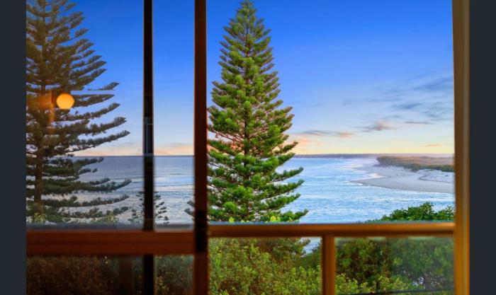 Araluen, Esplanade, Caloundra