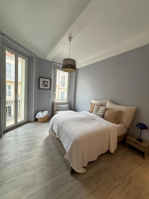 Foch 1 - Luminous apartment in city center w balcony