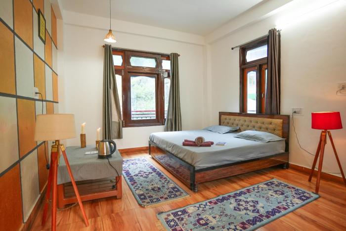 Pahadirovers Homestay & Cafe