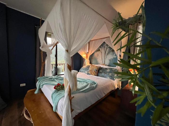 Romantic Eco Sanctuary Off-Grid Mountain Retreat