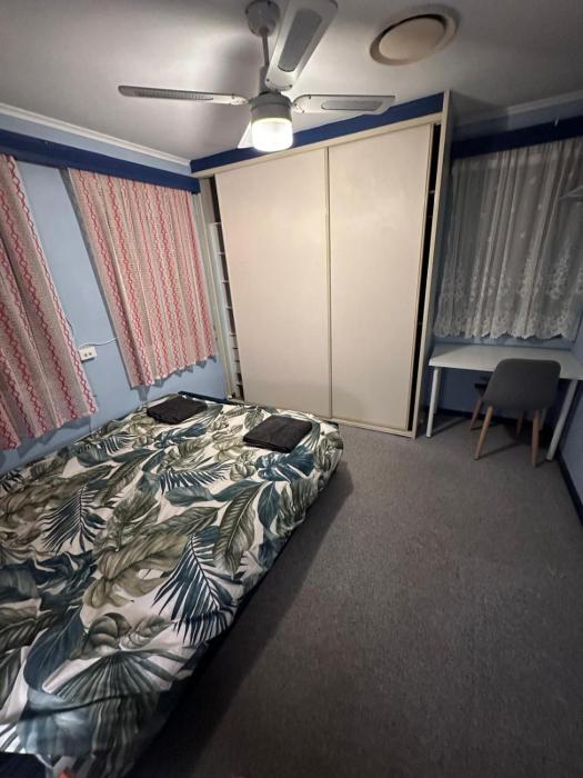 Cozy Queen Room in Peaceful House with Garden - KV3