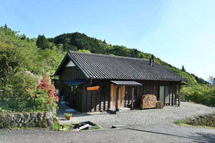 峠のお宿 巧の実家 Magome Guest House, Along the Nakasendo Trail