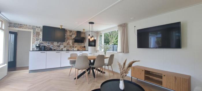 Stijlvol chalet Zeeland - Sauna & omheinde tuin VP082