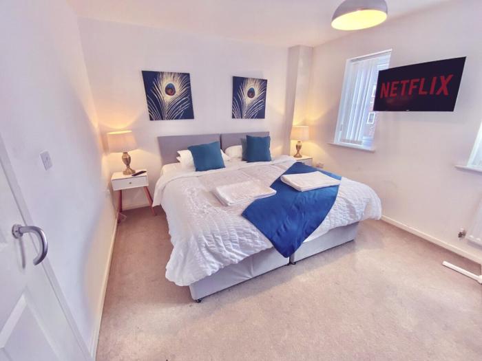Trendy 4-Bedrooms retreat in Walsall -Stylish 3 Bathrooms-Sleeps 9