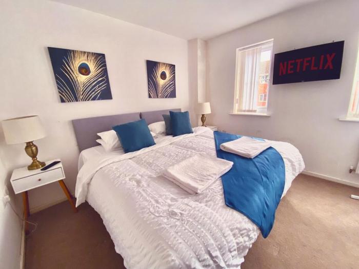 Peaceful 4-Bedrooms retreat in Walsall -Modern 3 Bathrooms-Sleeps 9