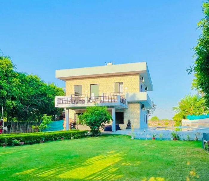 Chandna farmhouse 4BHK with private pool