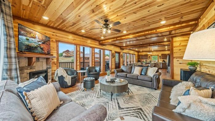 Jericho Way- luxe retreat indoor pool theater room