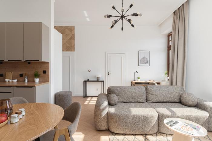 Retro Design Spot close to Off-Piotrkowska