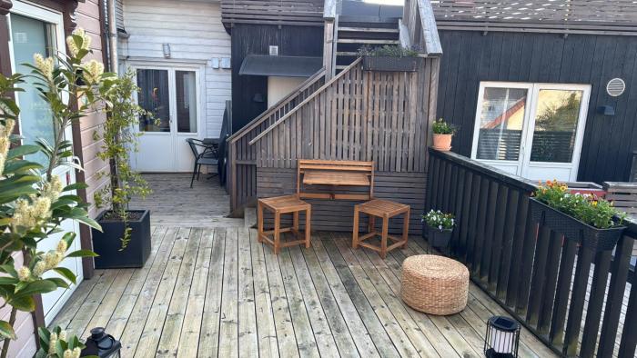 Deluxe central 2 bedroom with view and underground garage