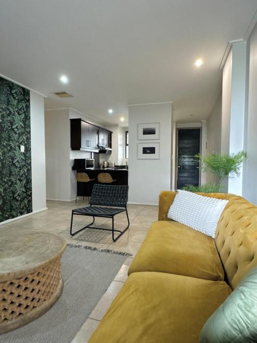 Accommodation Front - Vibrant 4 sleeper with Open Harbour Views