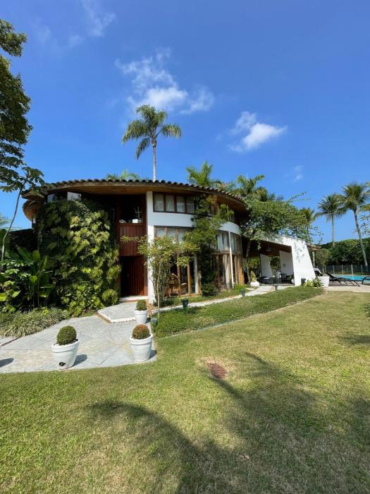 Luxo e conforto para 12 pessoas em casa com cozinheiro e piscina