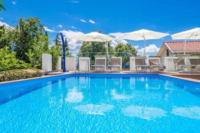 Seaside apartments with a swimming pool Omisalj, Krk - 24362