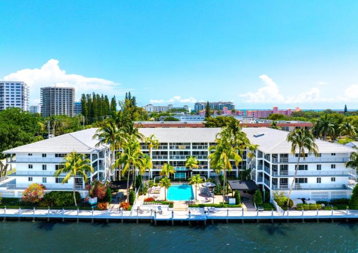 Boca Waterfront with Pool, Gym, Parking and Short Walk to the Beach