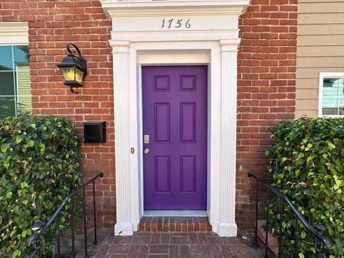 Walk of Fame 1 Bedroom with shared bathroom and kitchen