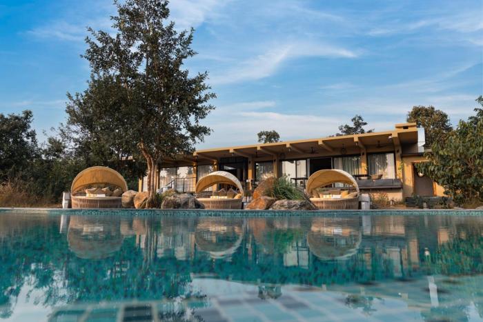 Outpost 12, A Sinali Experience, Kanha