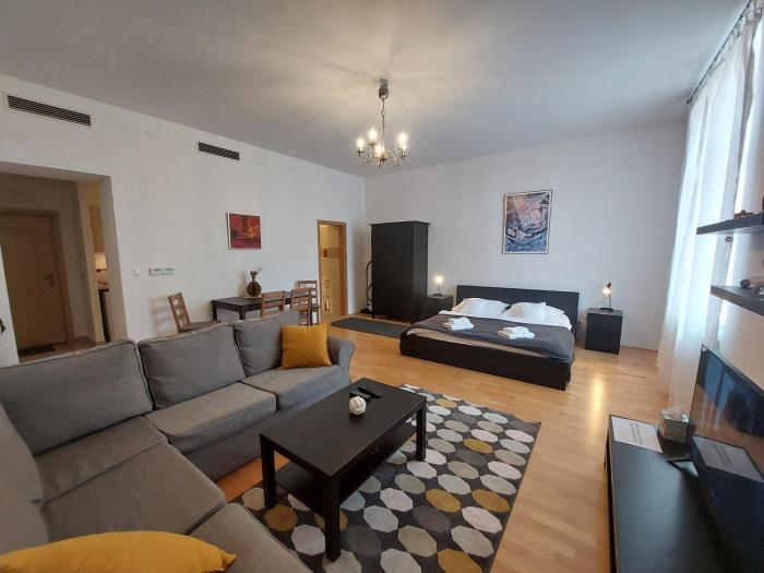 Lakeside Heritage Apartment