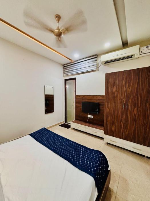 7 Seas Hotel