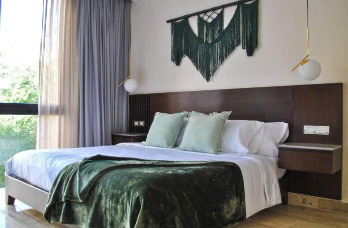 Upscale Condo Perfect Location