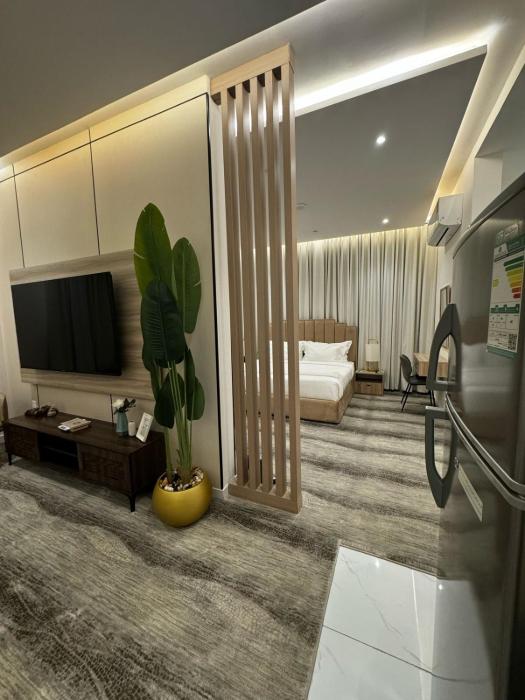 شقة فندقية من غرفة و صالة مع بالكونة مطلة