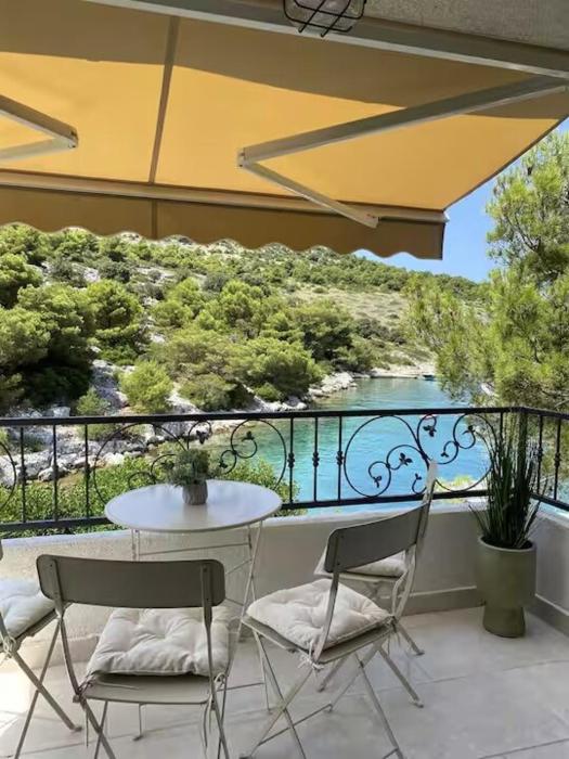 Blue serenity retreat in Žut, island of Kornati