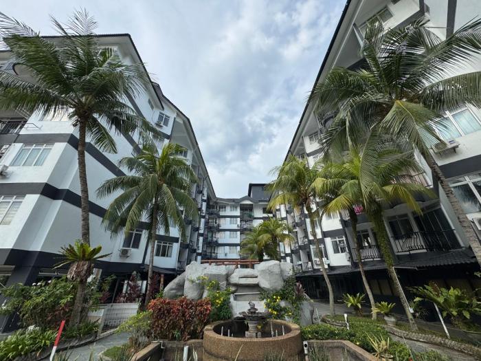 Golden Straits Villas Beach Resort