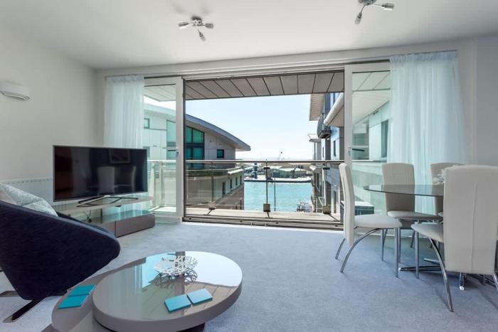 Jibe Ho - Beautiful Spacious Apartment with Harbour Views