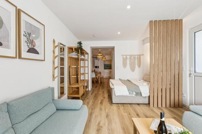 Gemütliches 2 Zimmer Ambient Apartment mit Queensize-Bett , Etagenbett& Schlafsofa in Alsternähe