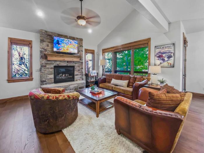 1271 Mountain Getaway at Jordanelle! by SkyRun Park City