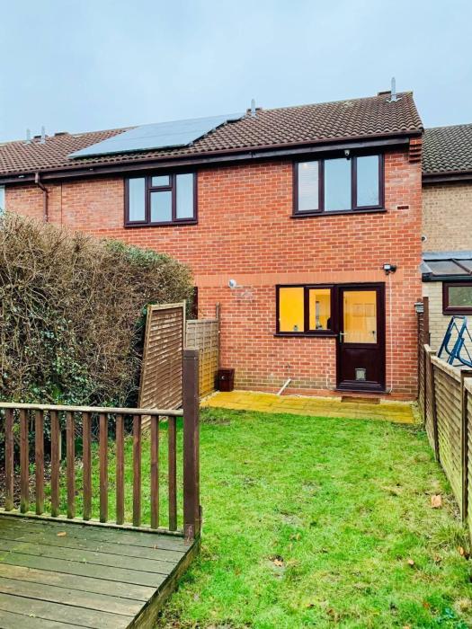 Spacious 3 Bedroom House with Parking in Taunton