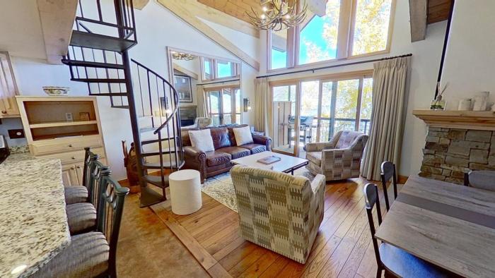 Crestwood 1312 Premier 1 Bedroom plus Loft