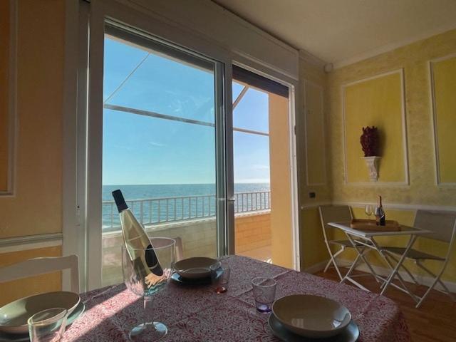 Alloggio turistico fronte mare con vista da sogno