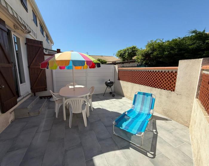 Maison T2 cabine 4 couchages, terrasse cloturée, résidence Sun village avec piscine commune, 300m de la plage à PORTIRAGNES PLAGE LRSUNR6