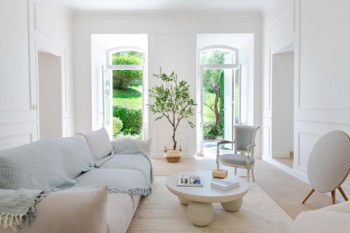 Garden-Level Apartment in Bourgeois Residence Near Croisette & Beaches